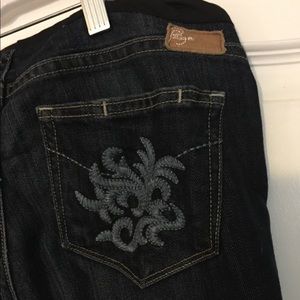 Size 28 Paige maternity jeans, boot cut, so cute!